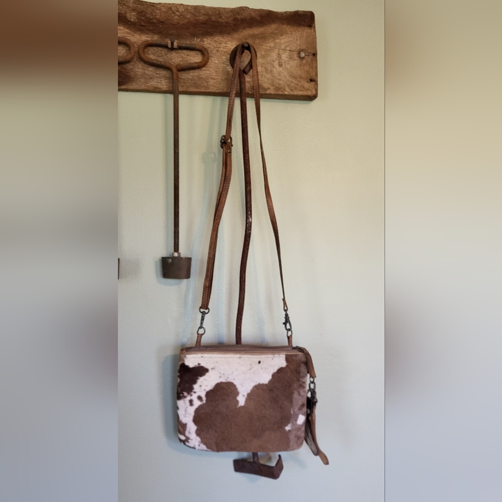 Myra cross body